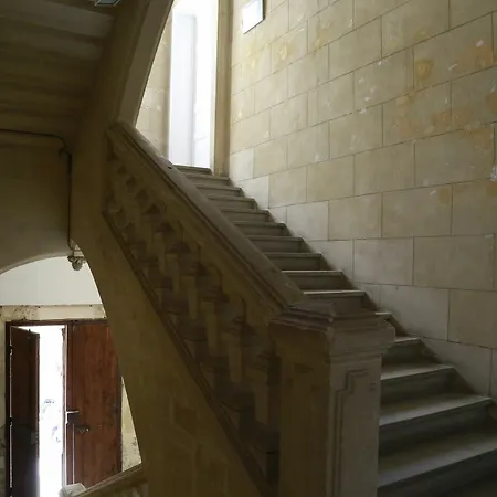 Palais De Luppe, D'hotes