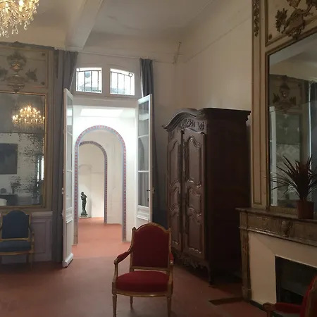 Palais De Luppe, D'hotes